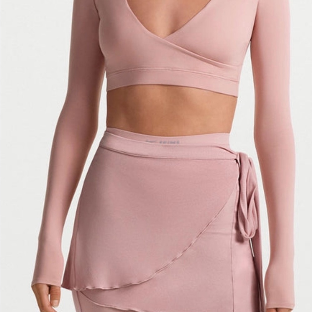 Nike Skims Matte Wrap Long Sleeve Cropped Top Himalayan pink S NWT - Picture 5 of 8